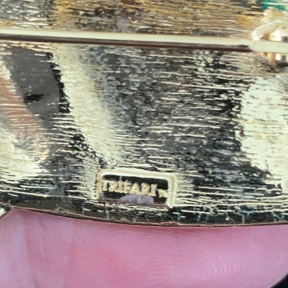 Vintage Crown Trifari Brooch - Picture 7 of 8